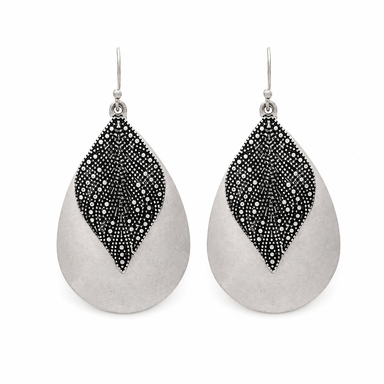 Pendientes de hojas con incrustaciones grabadas en plata